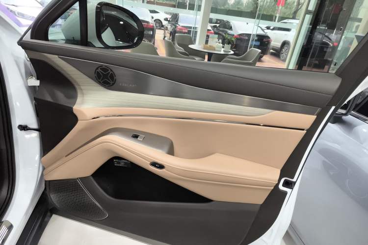 Used Denza N7 2023 Long-Range Performance Max Edition Interior 5