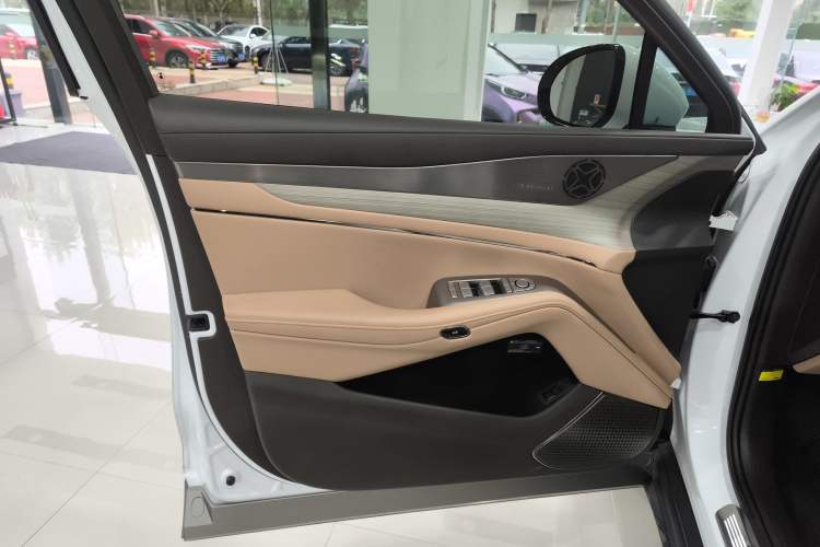 Used Denza N7 2023 Long-Range Performance Max Edition Interior 7