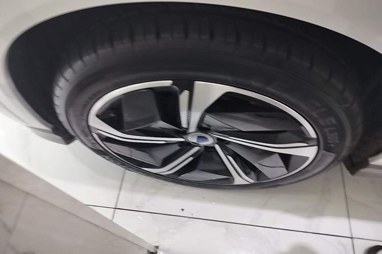 Used Denza N7 2023 Long-Range Performance Edition Left Front Wheel Hub