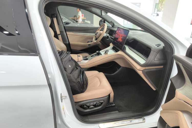 Used Denza N7 2023 Long-Range Performance Max Edition Right Front Seat