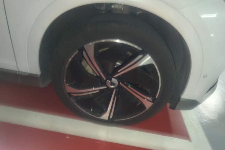 Used Denza N7 2023 Long-Range Performance Max Edition Right Front Wheel Hub