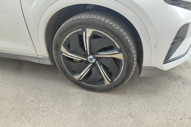 Used Denza N7 2023 Long-Range Performance Edition Right Front Wheel Hub