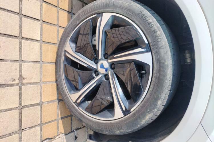 Used Denza N7 2023 Long-Range Performance Edition Right Front Wheel Hub