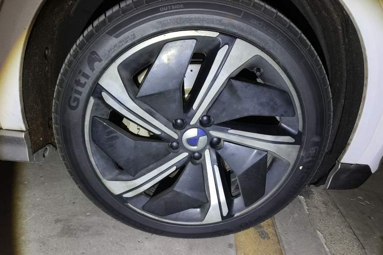 Used Denza N7 2023 Long-Range Performance Max Edition Right Front Wheel Hub