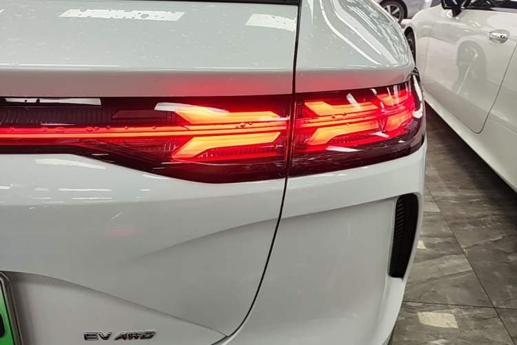 Used Denza N7 2023 Long-Range Performance Edition Right Rear Taillight