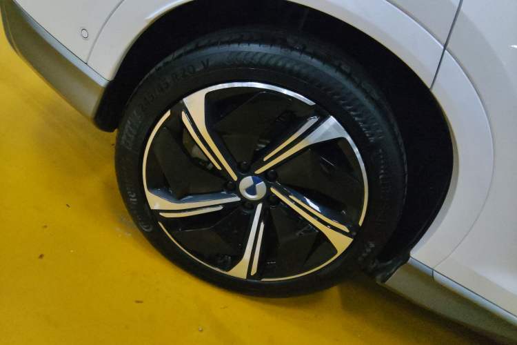 Used Denza N7 2023 Long-Range Performance Edition Right Rear Wheel Hub