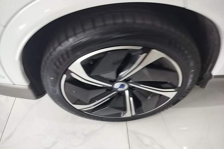 Used Denza N7 2023 Long-Range Performance Edition Right Rear Wheel Hub