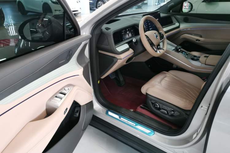 Used Denza N7 2023 with Ultra-Long Range Driver Seat