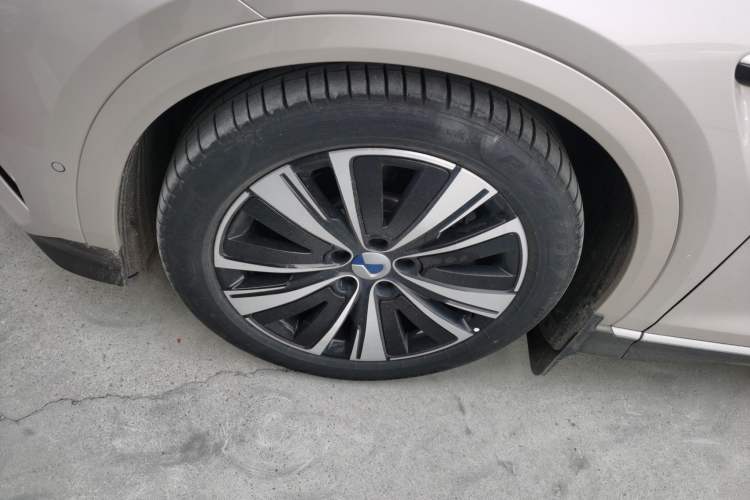 Used Denza N7 2023 with Ultra-Long Range Exterior 4