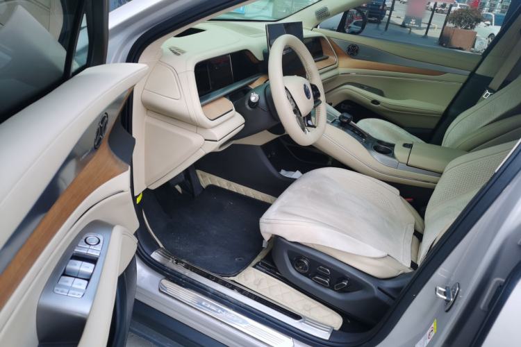 Used Denza N7 2023 with Ultra-Long Range Left Front Seat