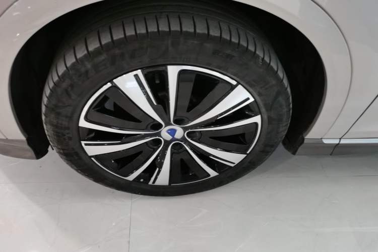Used Denza N7 2023 with Ultra-Long Range Left Front Wheel Hub