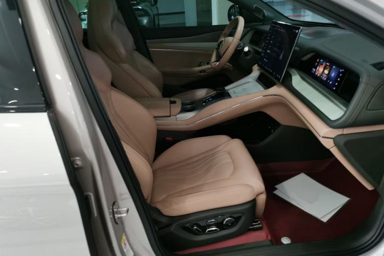 Used Denza N7 2023 with Ultra-Long Range Right Front Seat
