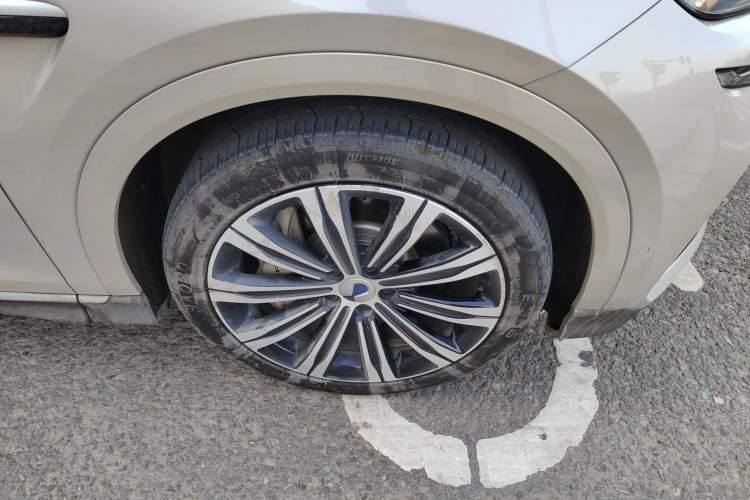 Used Denza N7 2023 Long-Range Performance Max Edition Right Front Wheel Hub