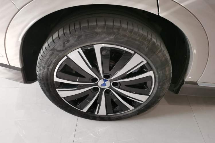 Used Denza N7 2023 with Ultra-Long Range Right Rear Wheel Hub