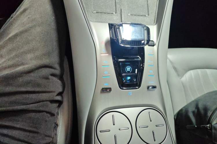 Used Denza N7 2024 630 All-Wheel Drive Intelligent Driving Max Edition Gear Lever