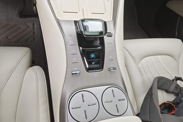 Used Denza N7 2024 630 All-Wheel Drive Intelligent Driving Max Edition Gear Lever