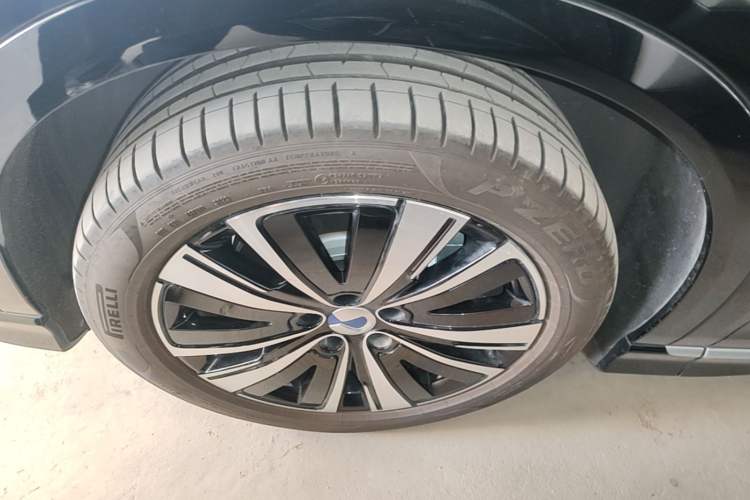 Used Denza N7 2024 702 Smart Drive Pro Edition Left Front Wheel Hub