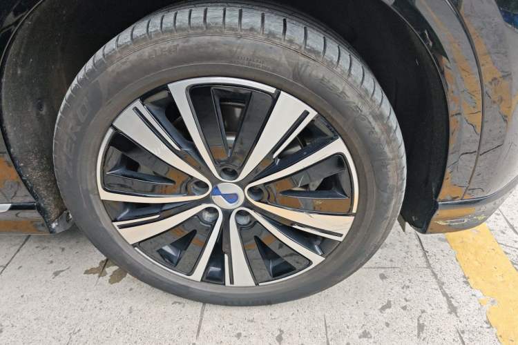 Used Denza N7 2024 702 Smart Drive Pro Hunter Edition Right Front Wheel Hub