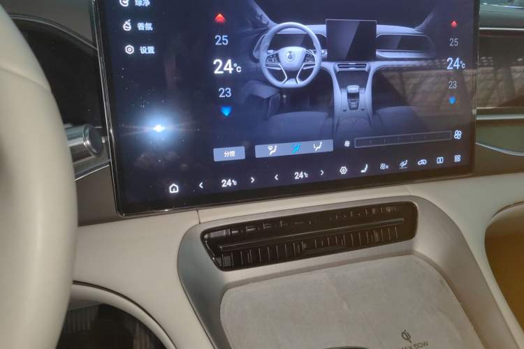 Used Denza N7 2024 630 All-Wheel Drive Intelligent Driving Max Edition Audio And AC Panel
