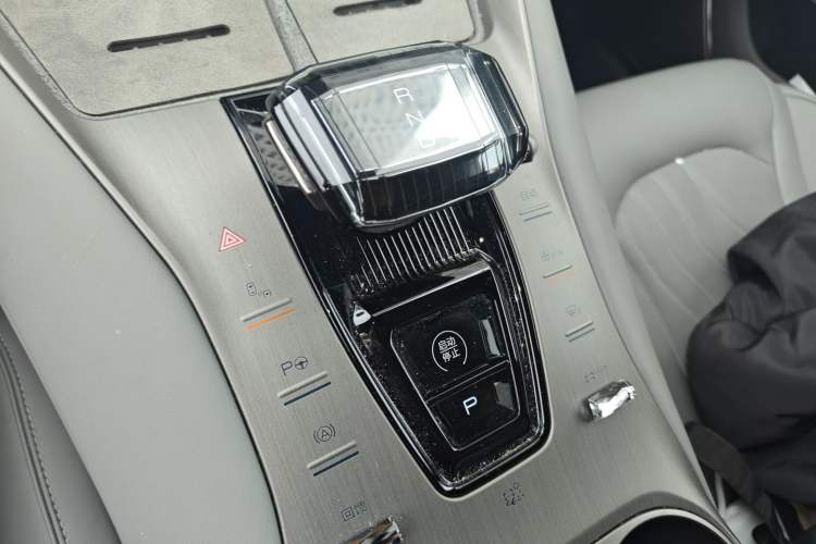 Used Denza N7 2024 630 All-Wheel Drive Intelligent Driving Max Edition Gear Lever