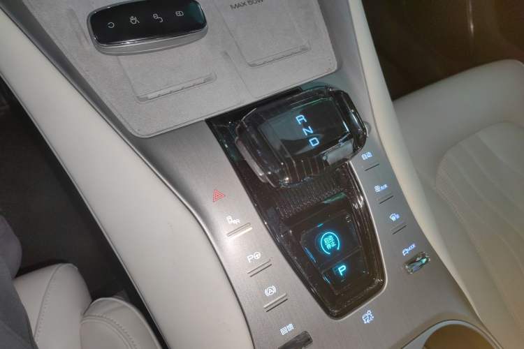 Used Denza N7 2024 630 All-Wheel Drive Intelligent Driving Max Edition Gear Lever