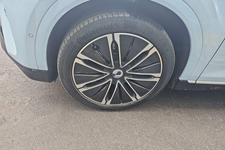 Used Denza N7 2024 630 All-Wheel Drive Intelligent Driving Ultra Version Left Front Wheel Hub