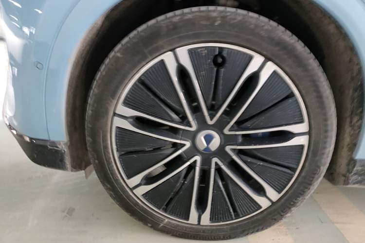 Used Denza N7 2024 630 All-Wheel Drive Intelligent Driving Max Edition Left Front Wheel Hub