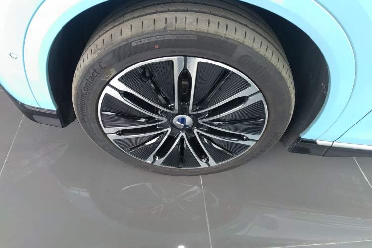 Used Denza N7 2024 630 All-Wheel Drive Intelligent Driving Max Edition Left Front Wheel Hub
