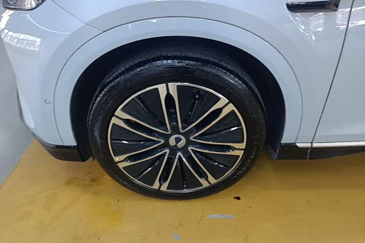 Used Denza N7 2024 630 All-Wheel Drive Intelligent Driving Max Edition Left Front Wheel Hub