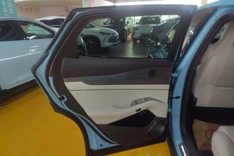 Used Denza N7 2024 630 All-Wheel Drive Intelligent Driving Ultra Version Left Rear Door Interior