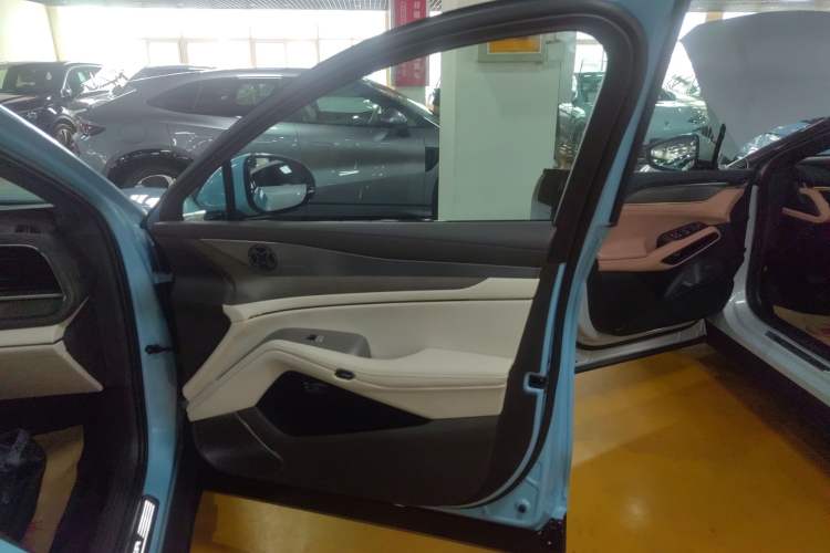 Used Denza N7 2024 630 All-Wheel Drive Intelligent Driving Ultra Version Right Front Door Interior