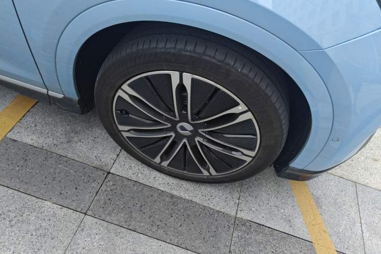 Used Denza N7 2024 630 All-Wheel Drive Intelligent Driving Max Edition Right Front Wheel Hub