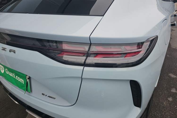Used Denza N7 2024 630 All-Wheel Drive Intelligent Driving Ultra Version Right Rear Taillight