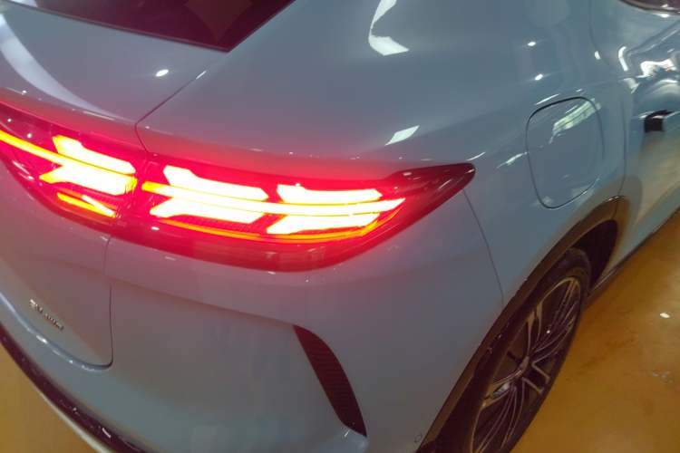 Used Denza N7 2024 630 All-Wheel Drive Intelligent Driving Ultra Version Right Rear Taillight