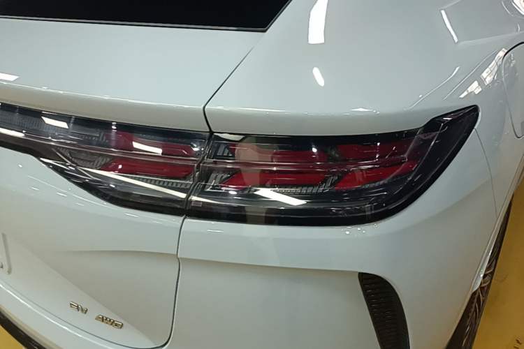 Used Denza N7 2024 630 All-Wheel Drive Intelligent Driving Max Edition Right Rear Taillight