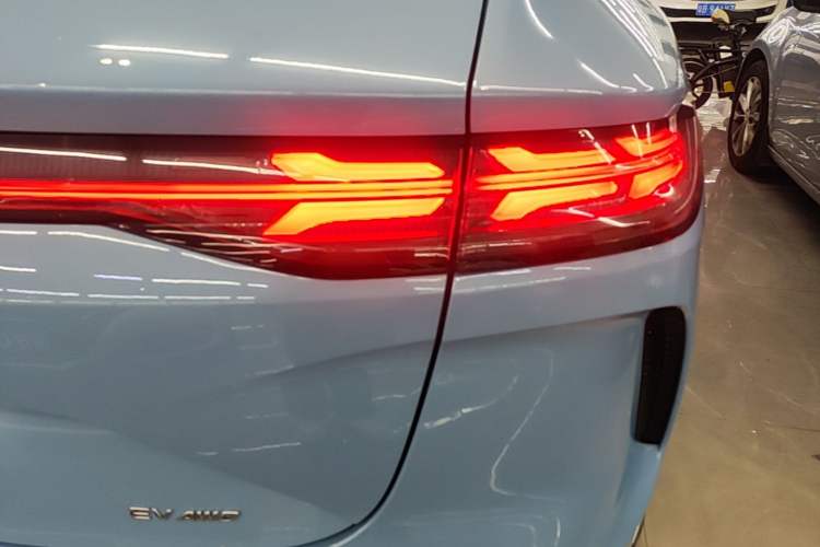 Used Denza N7 2024 630 All-Wheel Drive Intelligent Driving Max Edition Right Rear Taillight