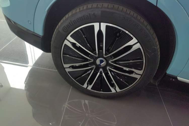 Used Denza N7 2024 630 All-Wheel Drive Intelligent Driving Max Edition Right Rear Wheel Hub