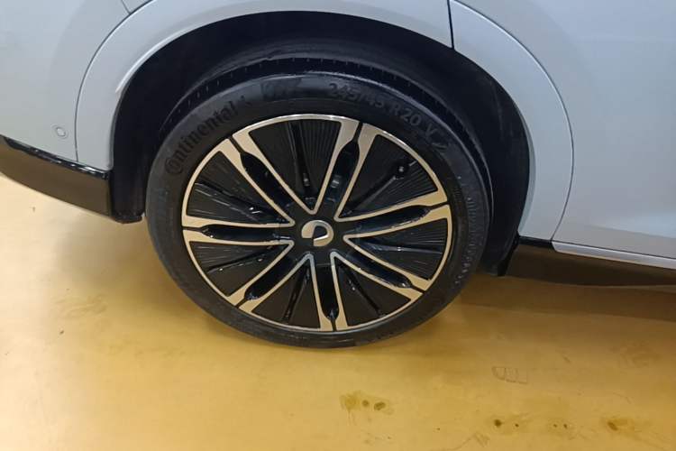 Used Denza N7 2024 630 All-Wheel Drive Intelligent Driving Max Edition Right Rear Wheel Hub