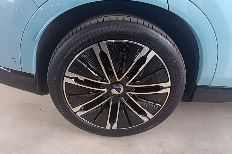 Used Denza N7 2024 630 All-Wheel Drive Intelligent Driving Max Edition Right Rear Wheel Hub