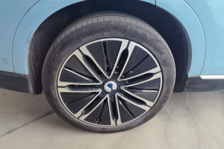 Used Denza N7 2024 630 All-Wheel Drive Intelligent Driving Max Edition Right Rear Wheel Hub