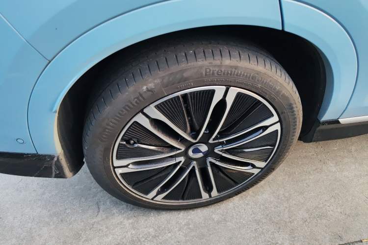 Used Denza N7 2024 630 All-Wheel Drive Intelligent Driving Ultra Version Right Rear Wheel Hub