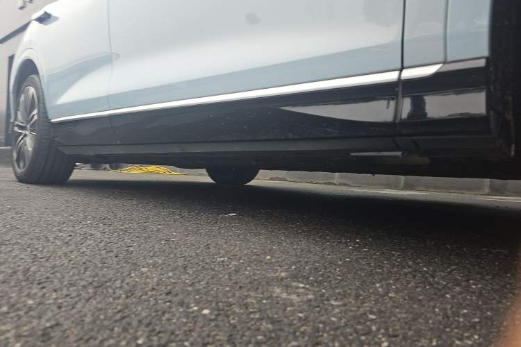 Used Denza N7 2024 630 All-Wheel Drive Intelligent Driving Ultra Version Right Side Sill