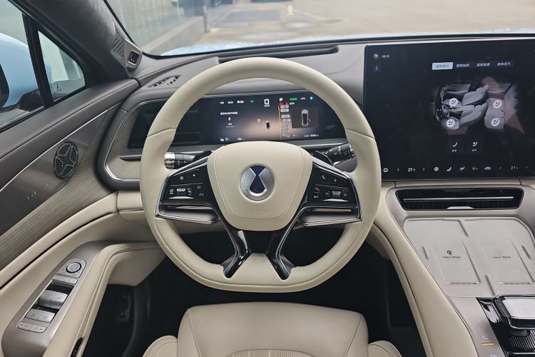 Used Denza N7 2024 630 All-Wheel Drive Intelligent Driving Ultra Version Steering Wheel