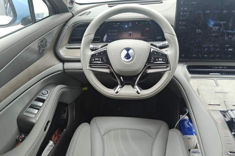 Used Denza N7 2024 630 All-Wheel Drive Intelligent Driving Max Edition Steering Wheel
