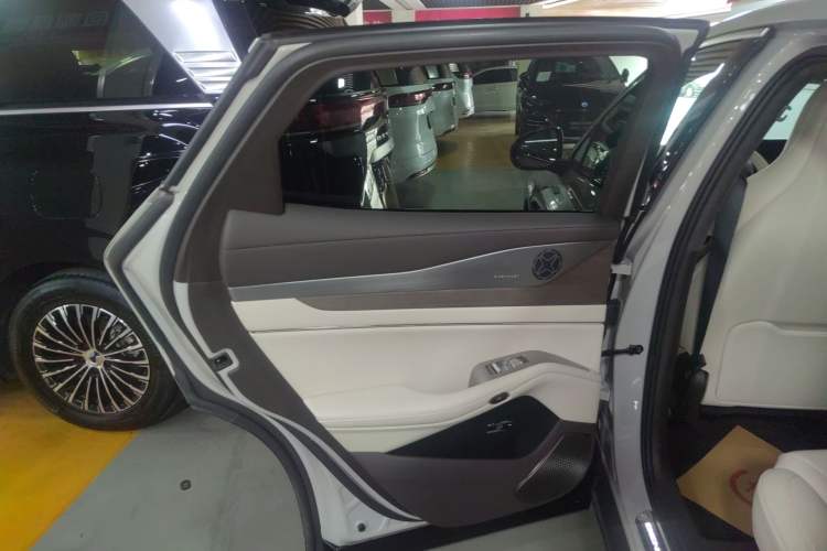 Used Denza N7 2024 630 All-Wheel Drive Intelligent Driving Max Edition Interior 8