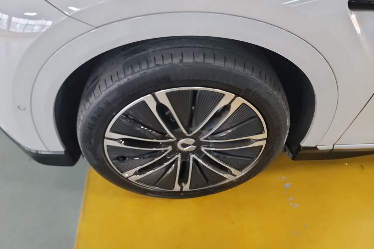 Used Denza N7 2024 630 All-Wheel Drive Intelligent Driving Max Edition Left Front Wheel Hub
