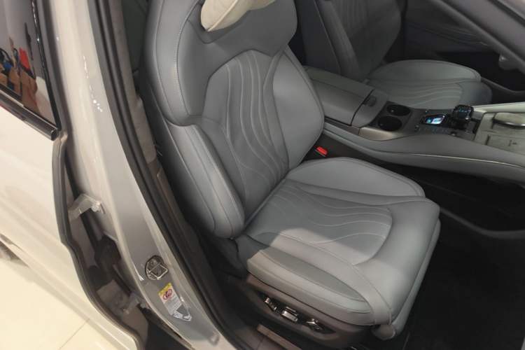 Used Denza N7 2024 630 All-Wheel Drive Intelligent Driving Max Edition Right Front Seat