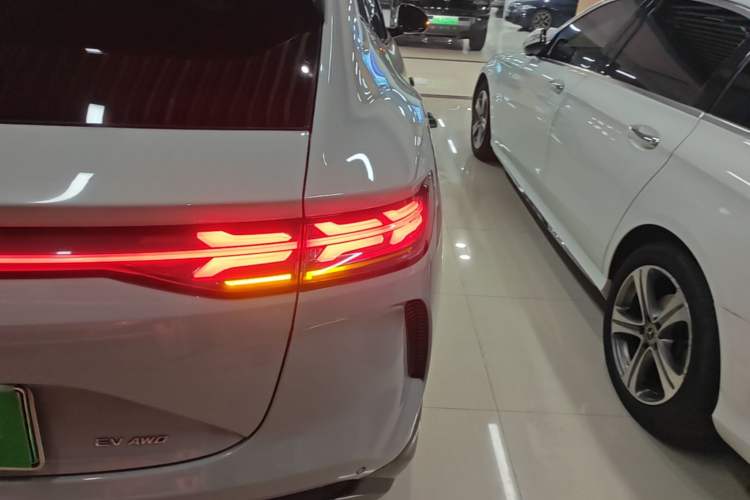 Used Denza N7 2024 630 All-Wheel Drive Intelligent Driving Max Edition Right Rear Taillight
