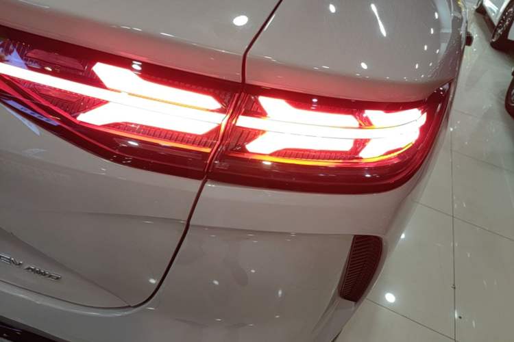 Used Denza N7 2024 630 All-Wheel Drive Intelligent Driving Max Edition Right Rear Taillight