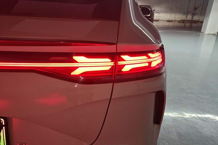 Used Denza N7 2024 702 Smart Drive Pro Edition Right Rear Taillight